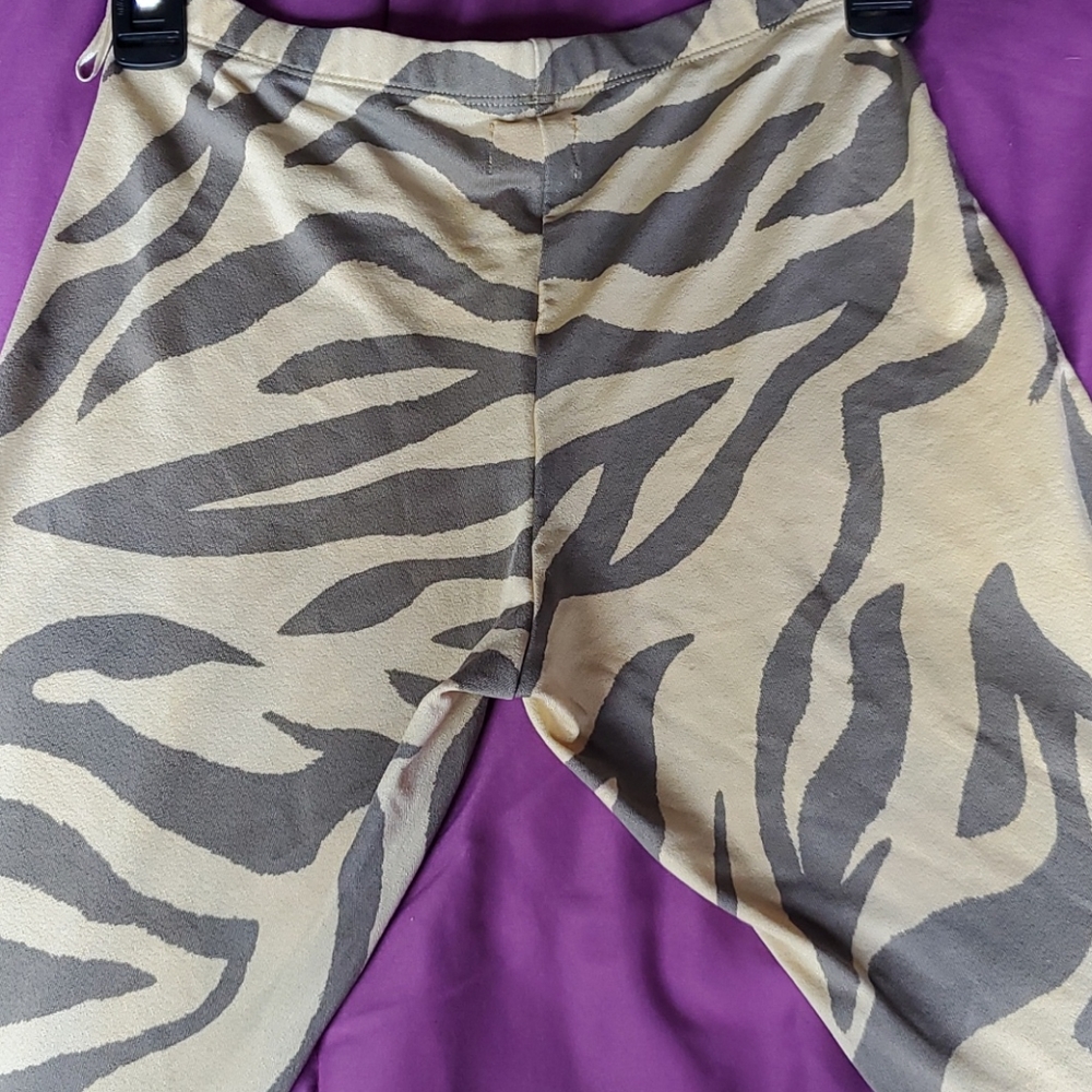 Vintage Spell Leggings - Picture 5 of 11